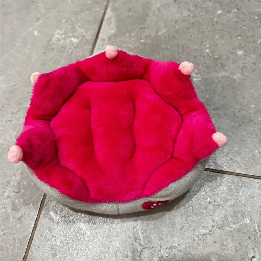 American Girl Doll Crown Pet bed